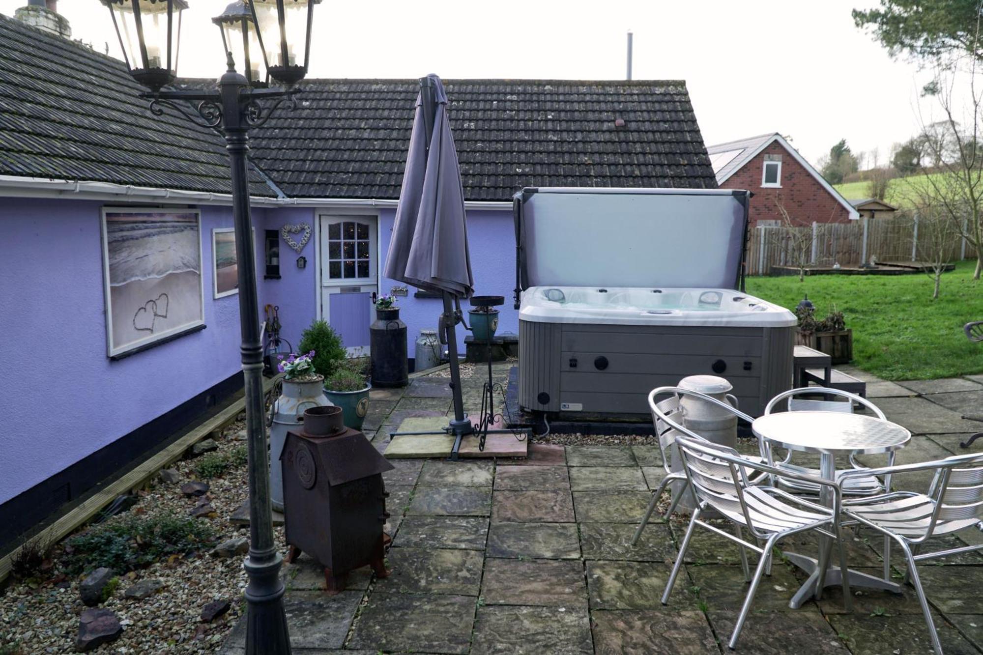 Hot Tub Hideaway Hotel Hemyock Exterior photo