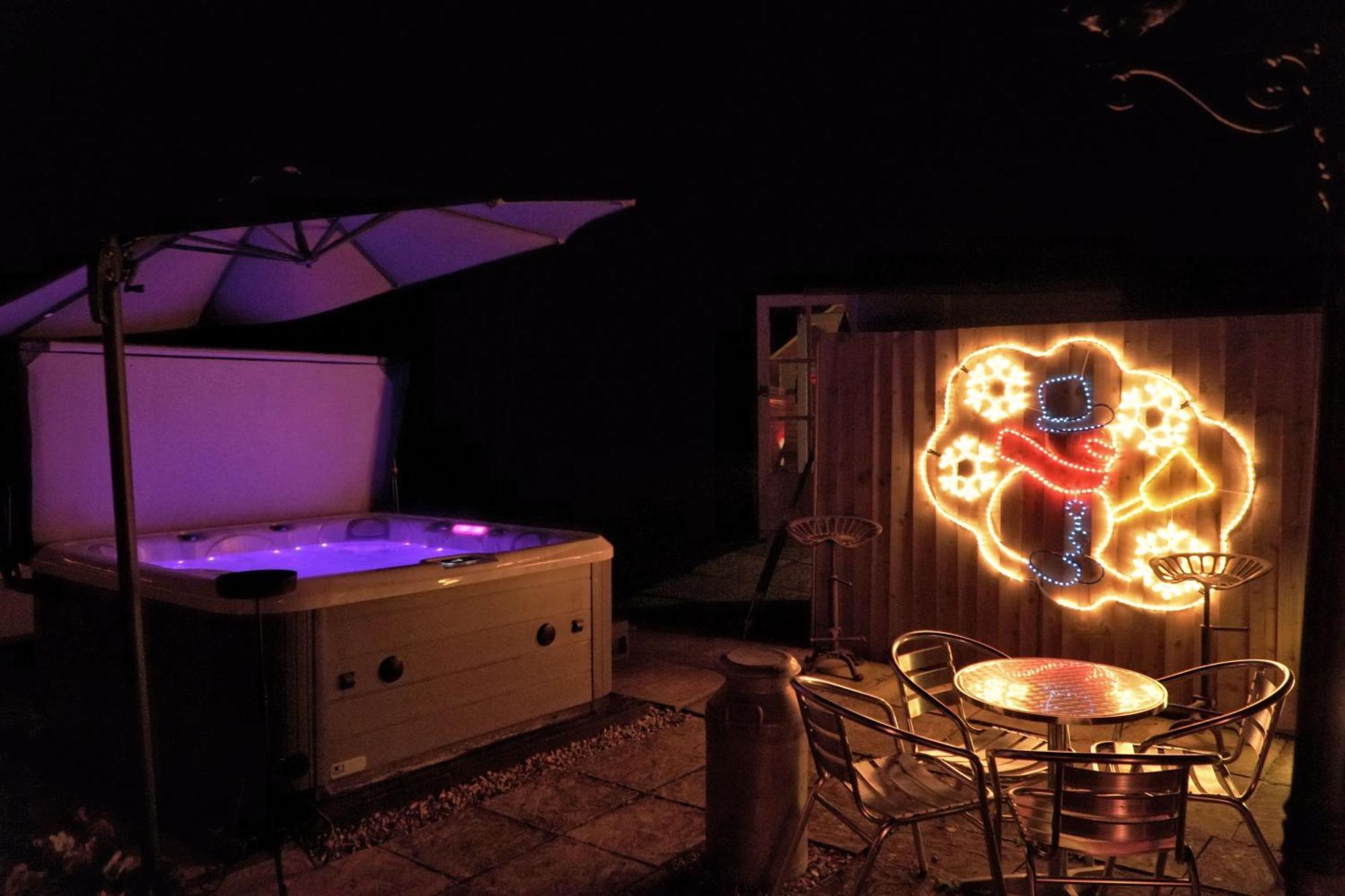 Hot Tub Hideaway Hotel Hemyock Exterior photo