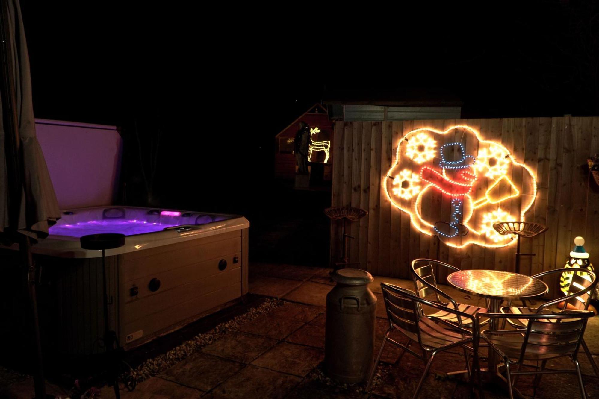 Hot Tub Hideaway Hotel Hemyock Exterior photo