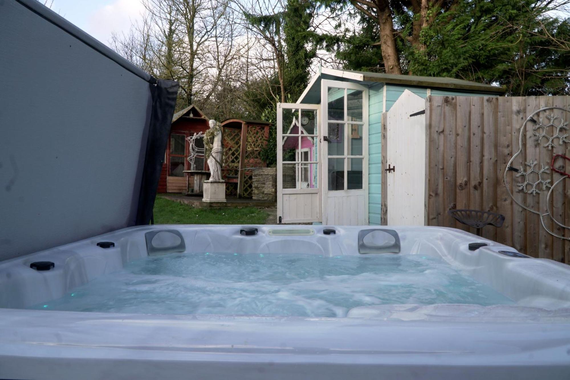 Hot Tub Hideaway Hotel Hemyock Exterior photo